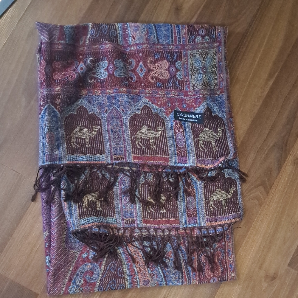 Elegant Paisley Cashmere Scarf - Multicolor. Camels And Tassles